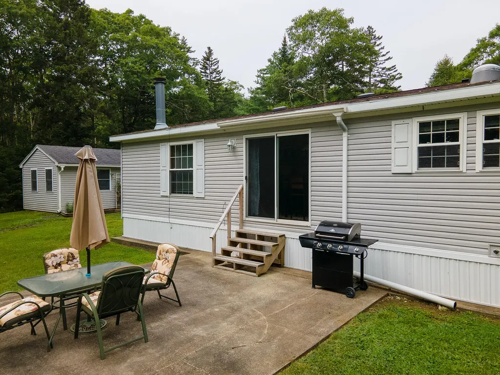 18 Old Settlers Lane Cushing ME 04563