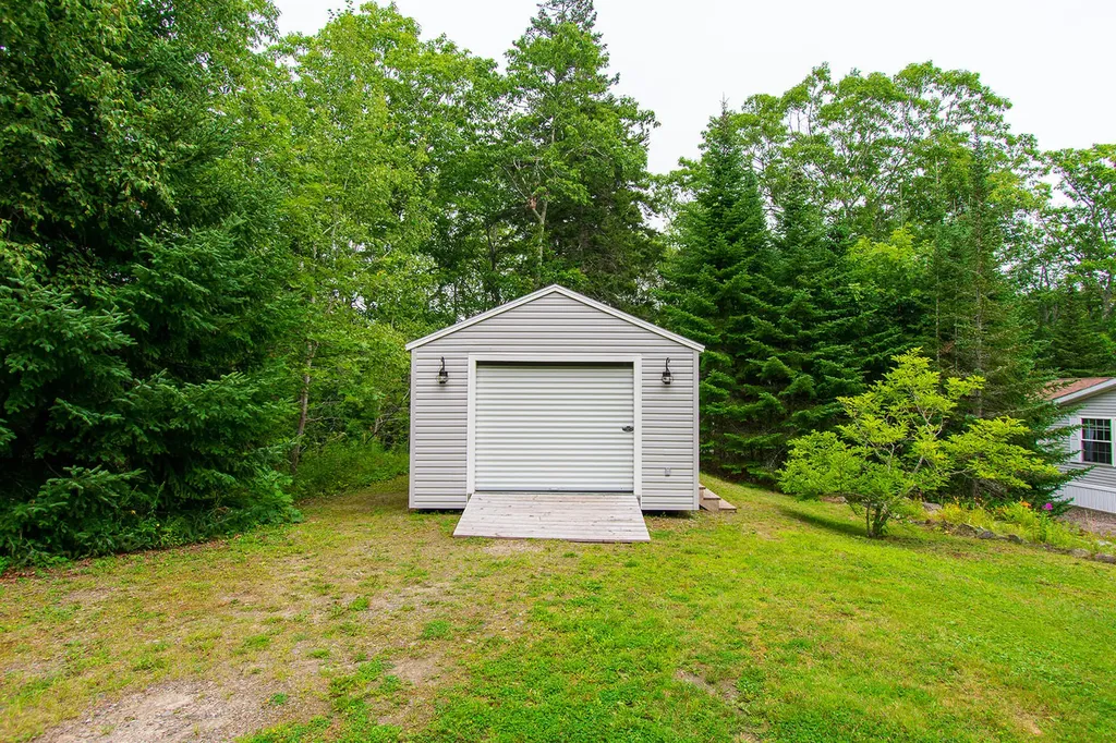 18 Old Settlers Lane Cushing ME 04563