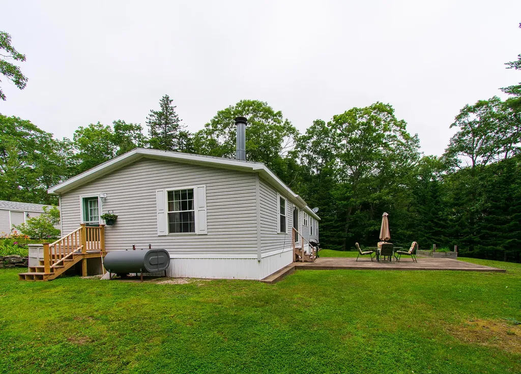 18 Old Settlers Lane Cushing ME 04563