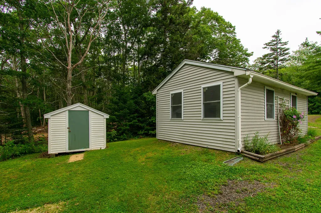 18 Old Settlers Lane Cushing ME 04563