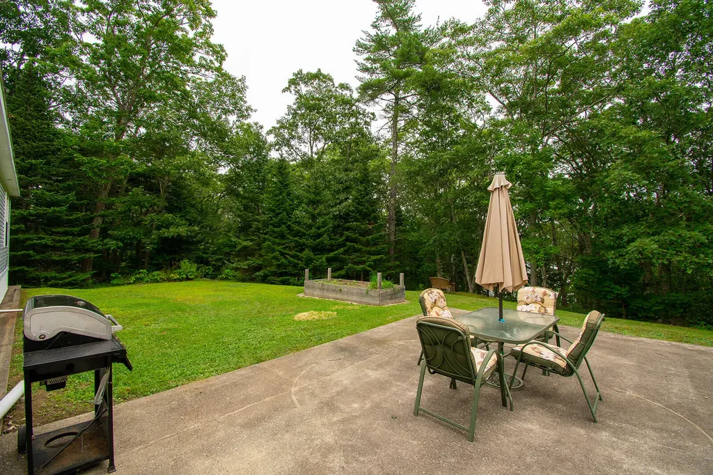 18 Old Settlers Lane Cushing ME 04563