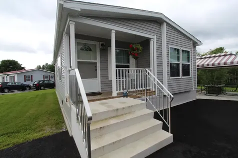 15 Julie Street Poland ME 04274
