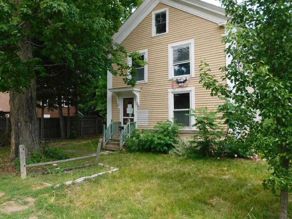 29 Water Street Newport ME 04953