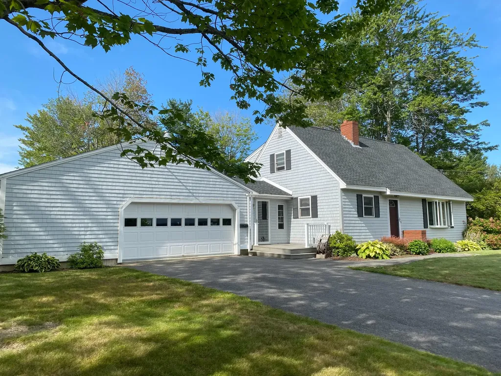 75 Robinhood Drive Brewer ME 04412