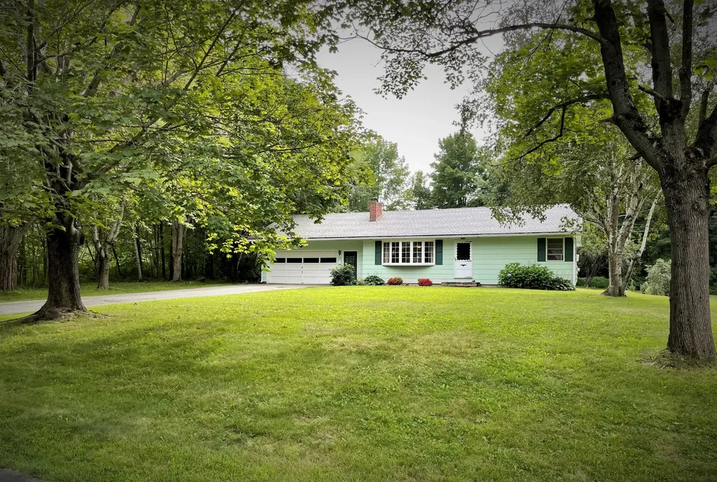 16 Fairview Street Gardiner ME 04345