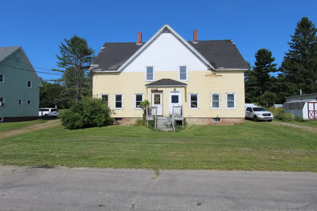 15 Saint Ann Street Lisbon ME 04250