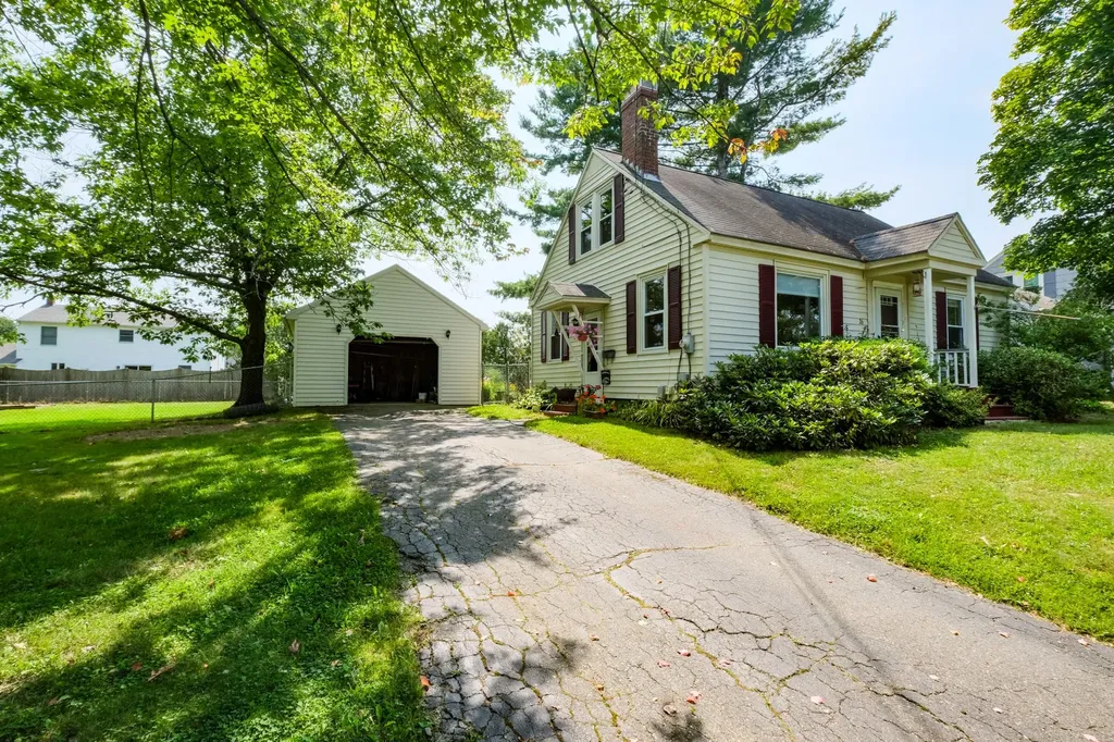 26 Violette Avenue Waterville ME 04901