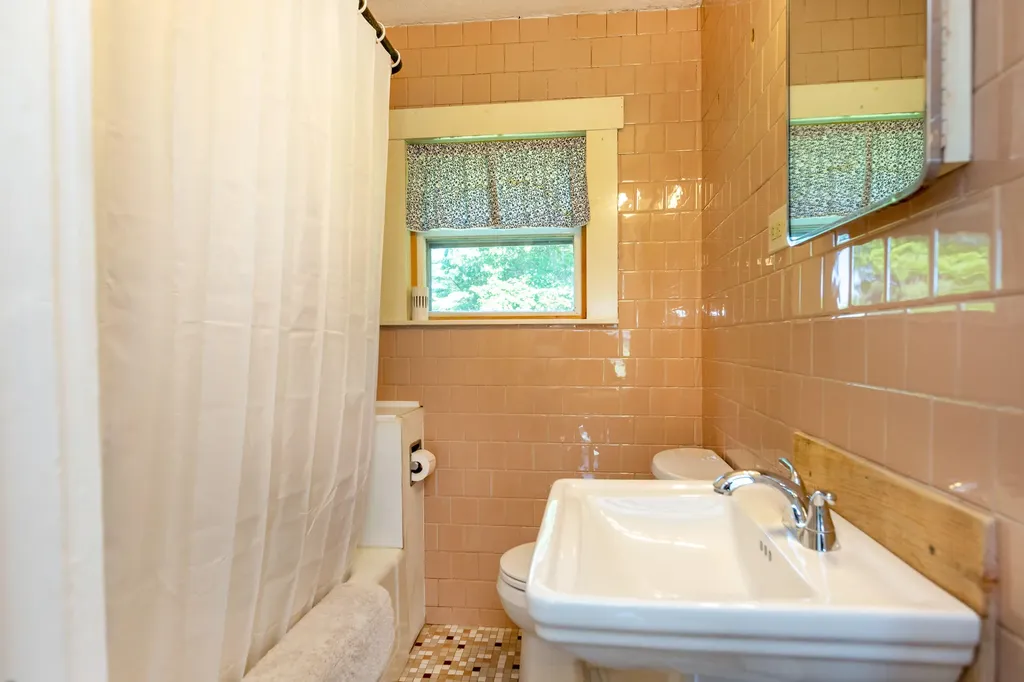 446 Calls Hill Road Dresden ME 04342