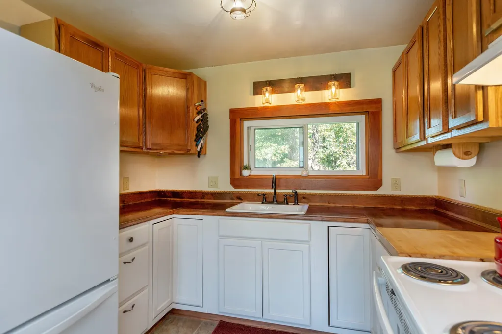 446 Calls Hill Road Dresden ME 04342