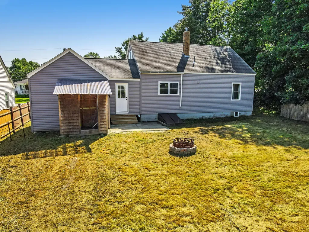 49 Violette Avenue Waterville ME 04901