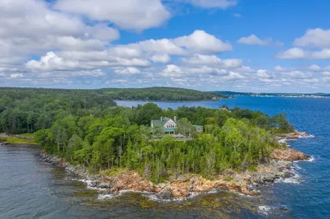 9 Penobscot Lane Owls Head ME 04854