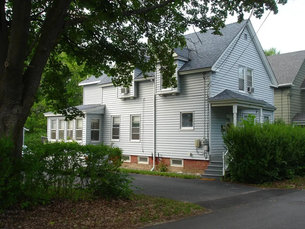 15 Newman Street Lewiston ME 04240