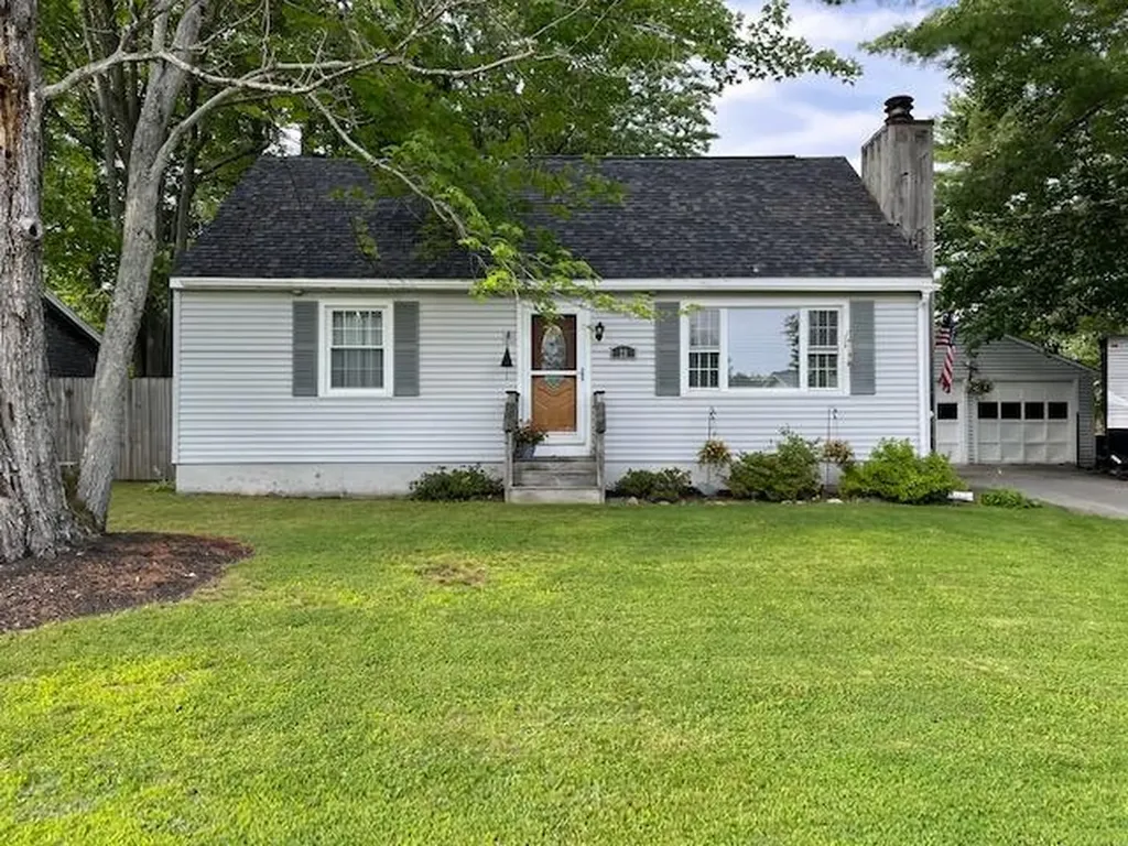 28 Robert Street Winslow ME 04901