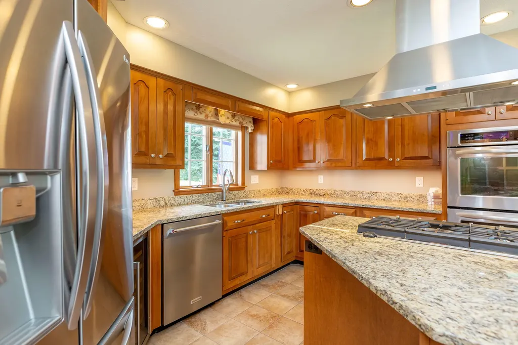 24 Amberley Way Auburn ME 04210