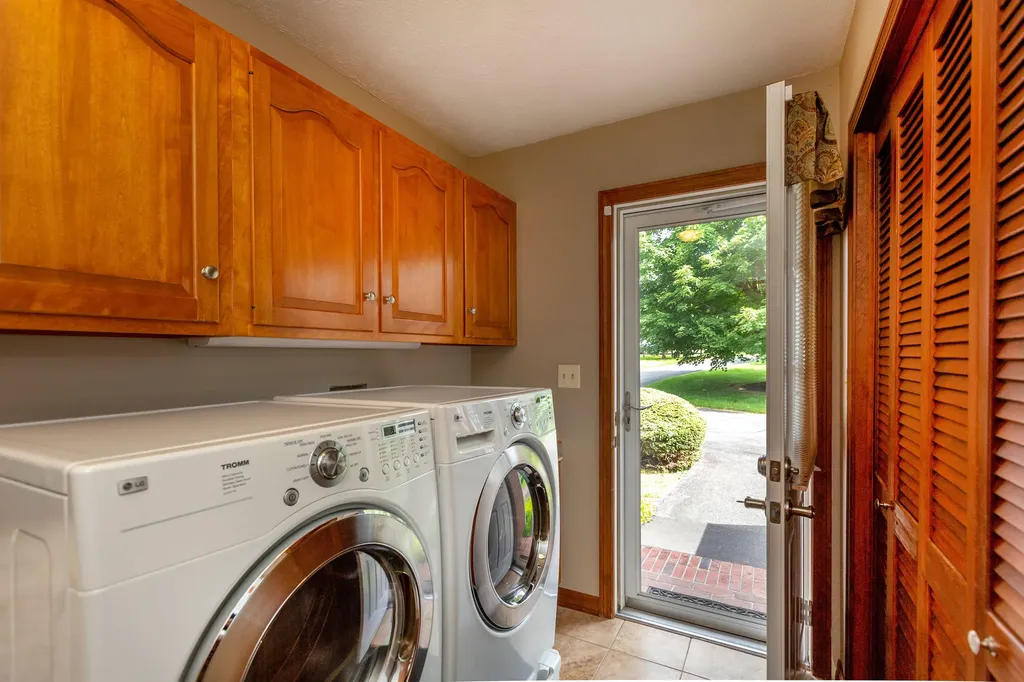 24 Amberley Way Auburn ME 04210