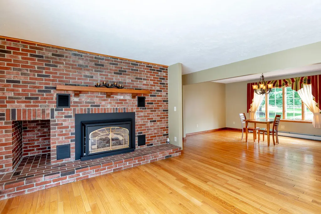 24 Amberley Way Auburn ME 04210