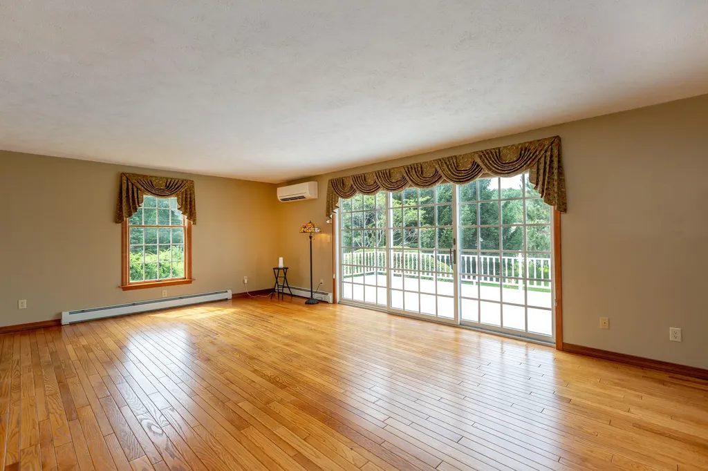 24 Amberley Way Auburn ME 04210