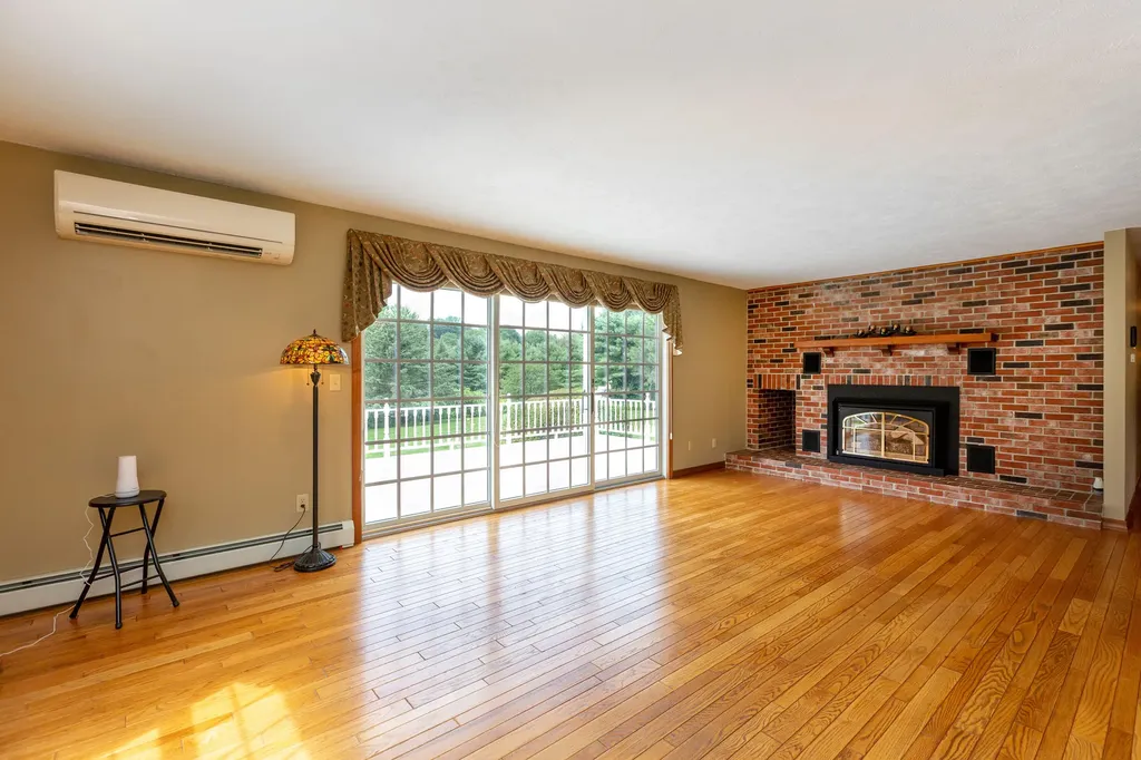 24 Amberley Way Auburn ME 04210