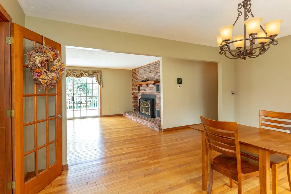 24 Amberley Way Auburn ME 04210