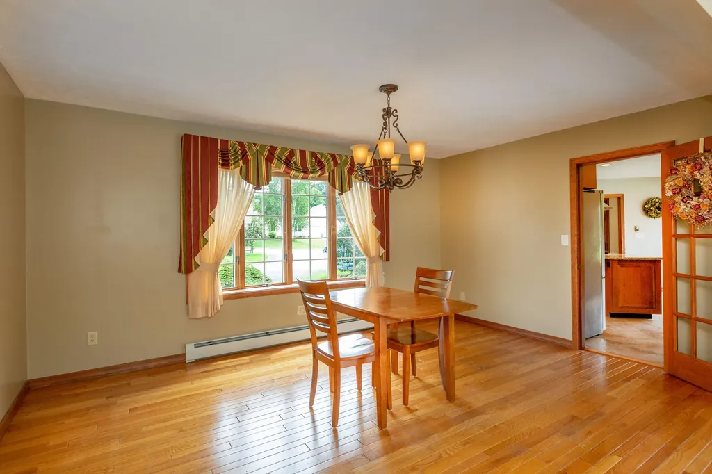 24 Amberley Way Auburn ME 04210