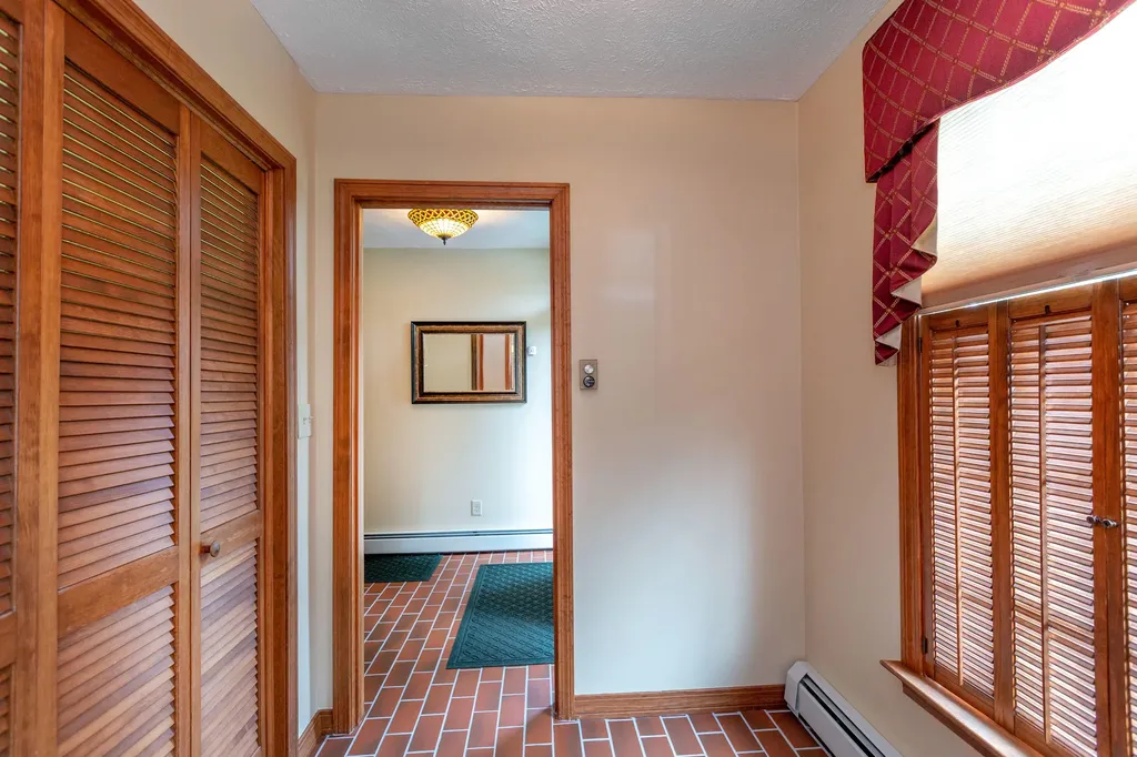 24 Amberley Way Auburn ME 04210