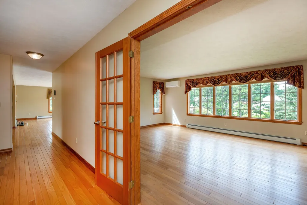 24 Amberley Way Auburn ME 04210