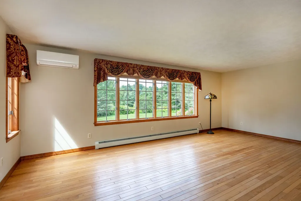 24 Amberley Way Auburn ME 04210