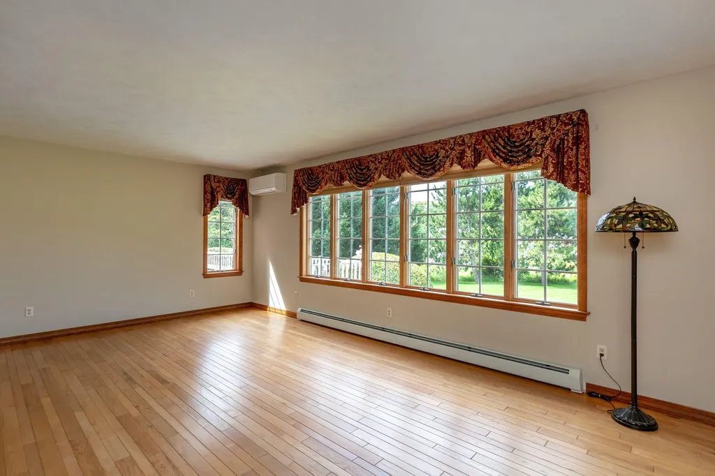 24 Amberley Way Auburn ME 04210