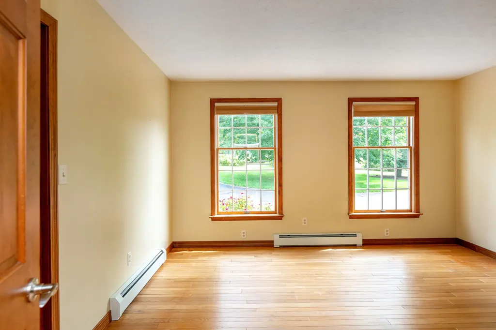 24 Amberley Way Auburn ME 04210