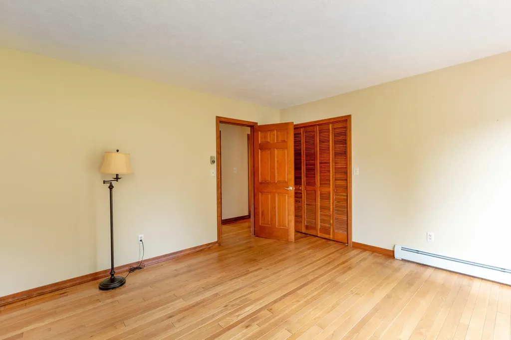 24 Amberley Way Auburn ME 04210
