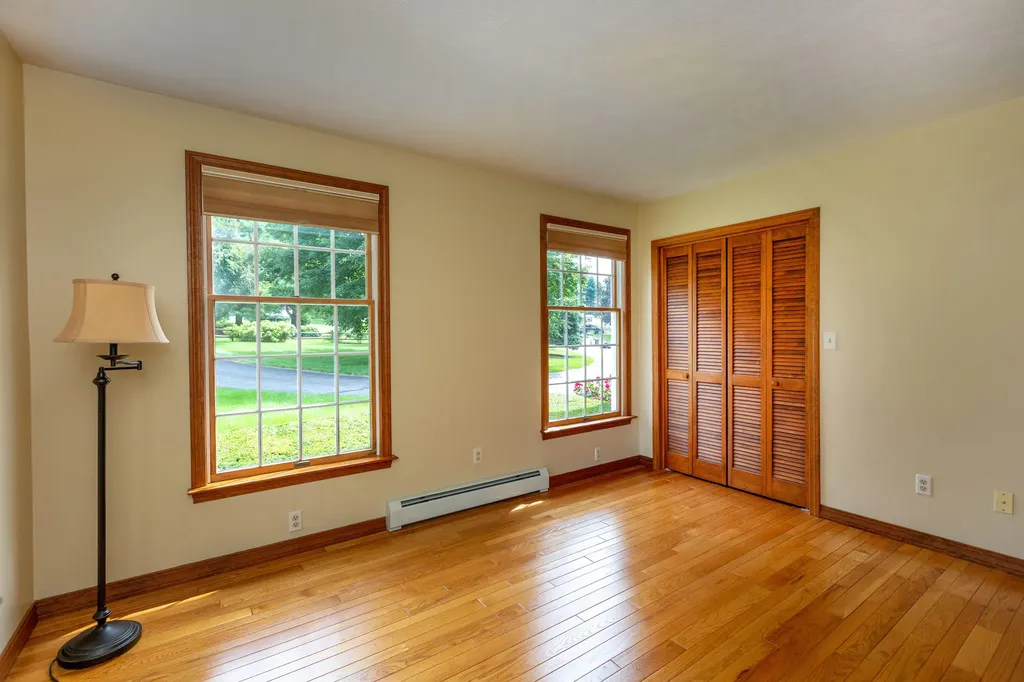 24 Amberley Way Auburn ME 04210
