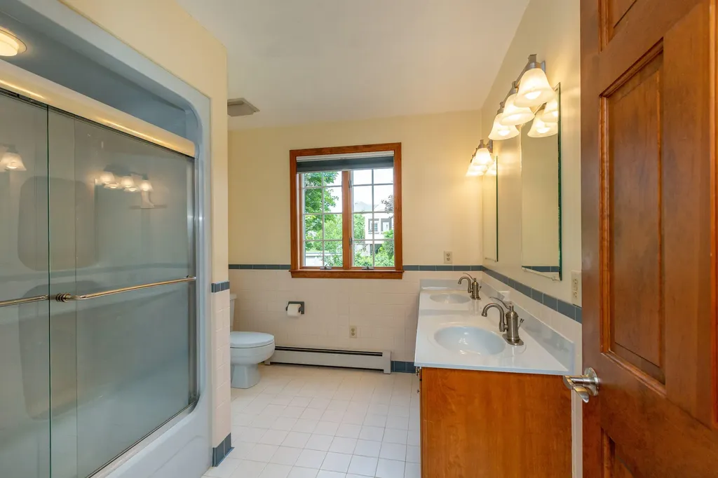 24 Amberley Way Auburn ME 04210