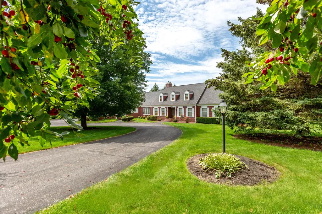 24 Amberley Way Auburn ME 04210