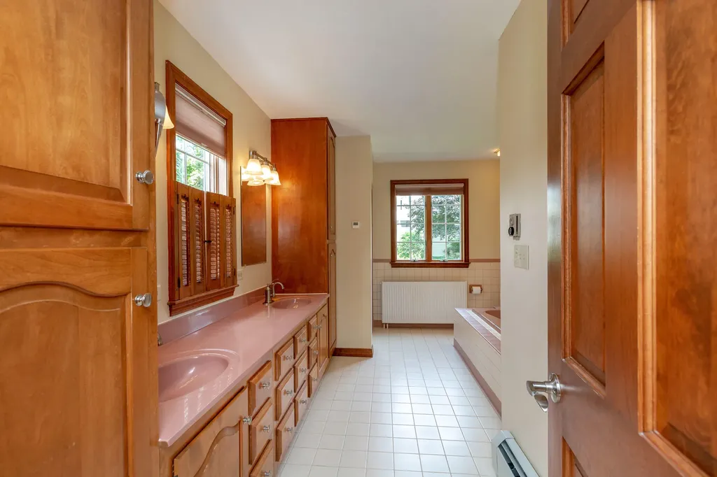 24 Amberley Way Auburn ME 04210