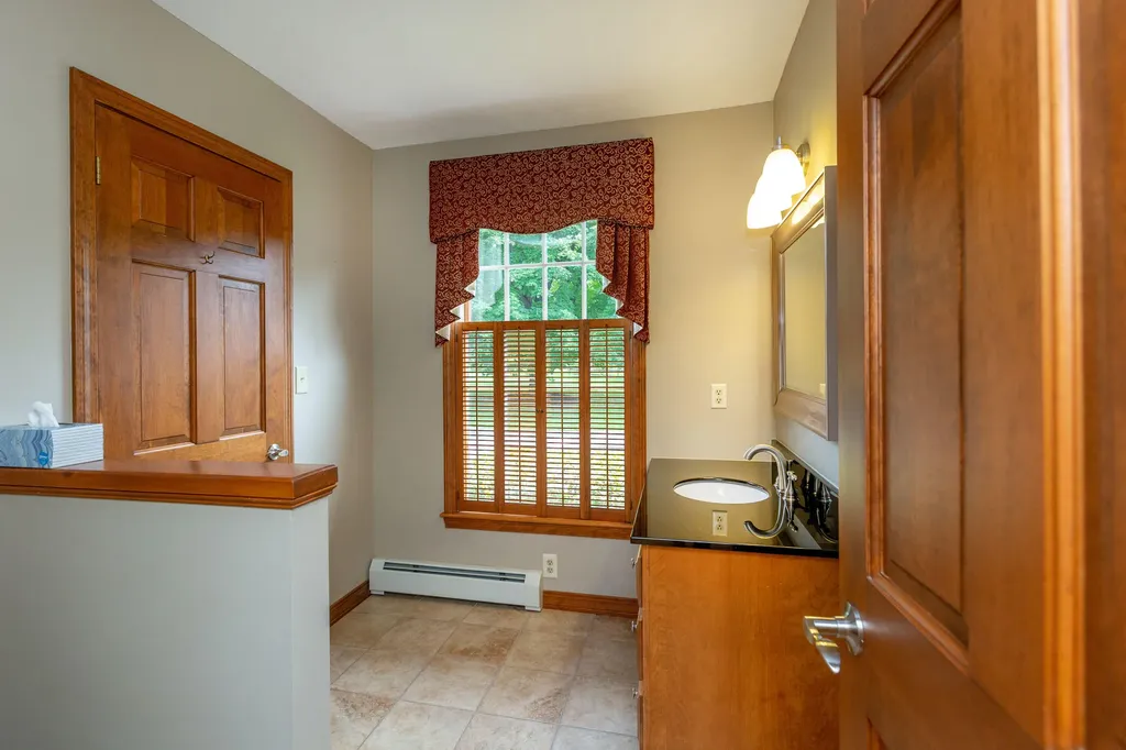 24 Amberley Way Auburn ME 04210