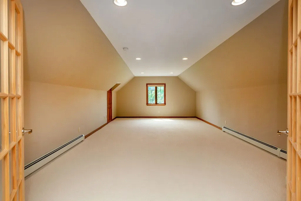 24 Amberley Way Auburn ME 04210