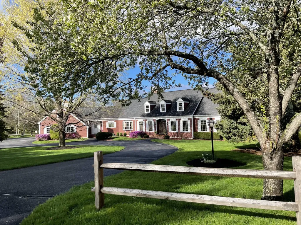 24 Amberley Way Auburn ME 04210
