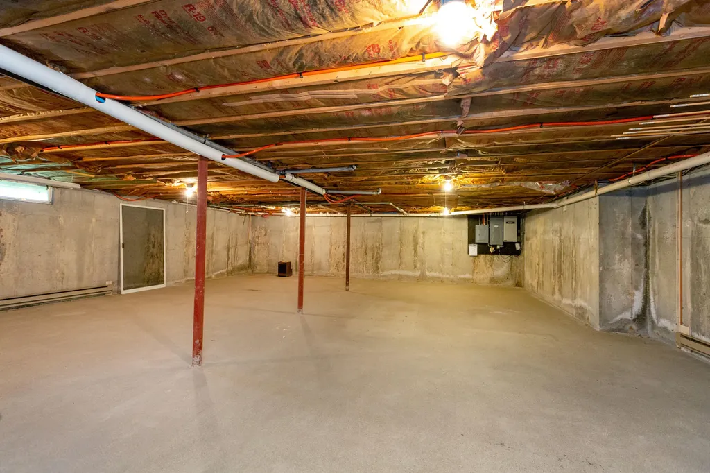 24 Amberley Way Auburn ME 04210
