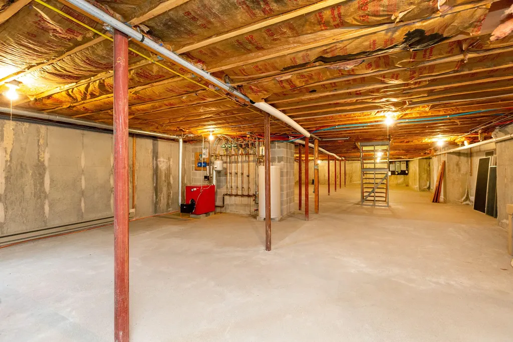 24 Amberley Way Auburn ME 04210