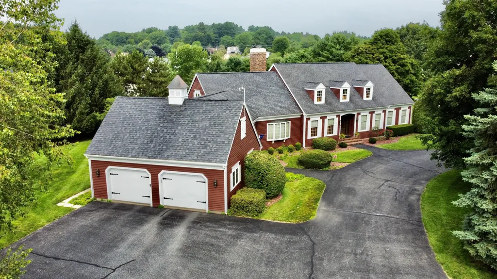 24 Amberley Way Auburn ME 04210