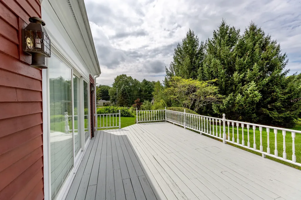 24 Amberley Way Auburn ME 04210