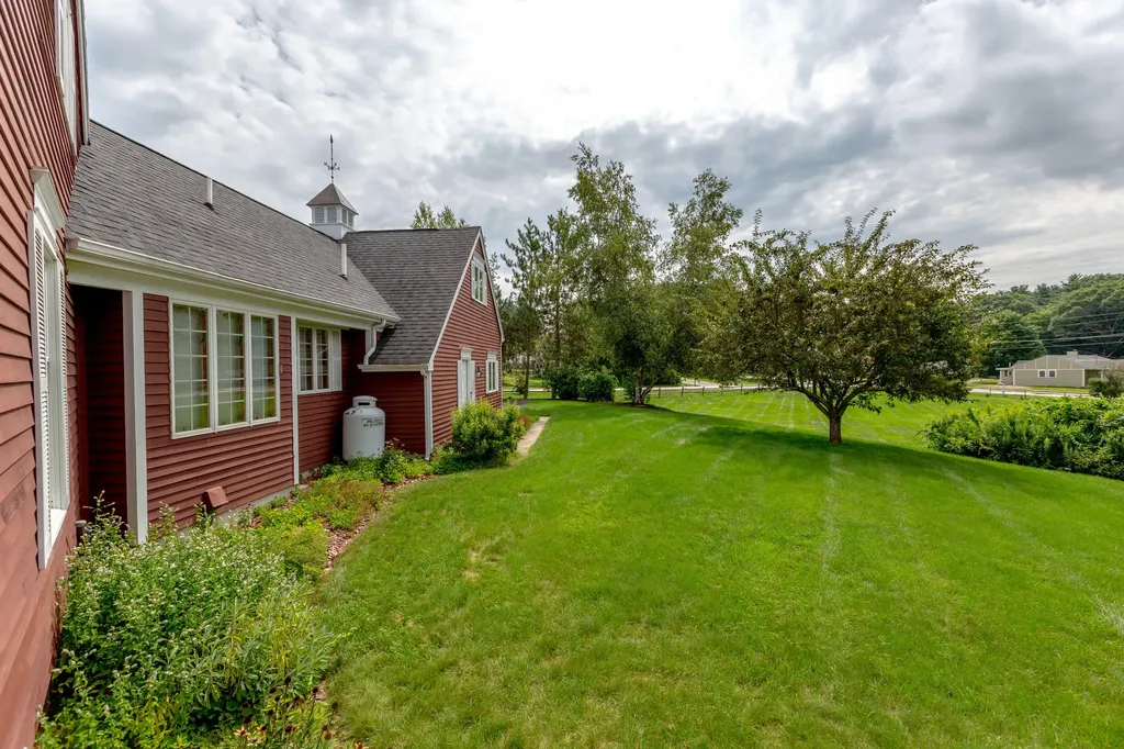 24 Amberley Way Auburn ME 04210