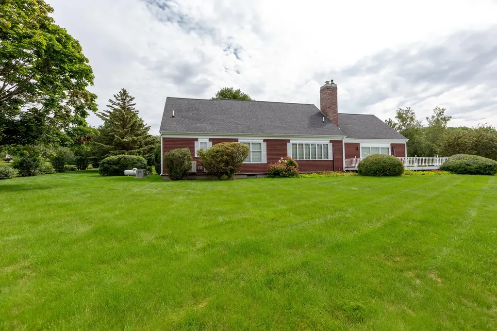 24 Amberley Way Auburn ME 04210