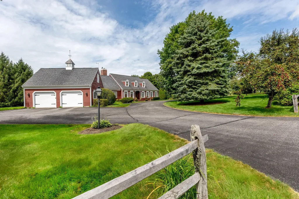 24 Amberley Way Auburn ME 04210