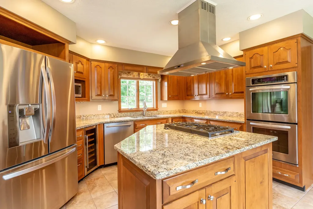 24 Amberley Way Auburn ME 04210