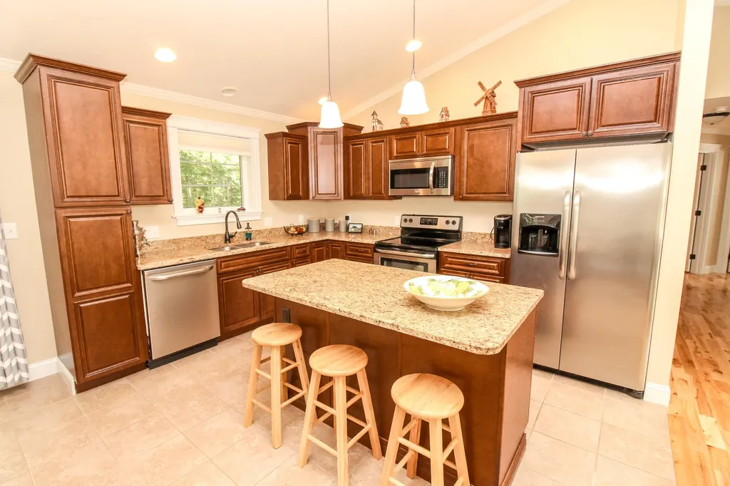 9 Sunrise Lane Hampden ME 04444