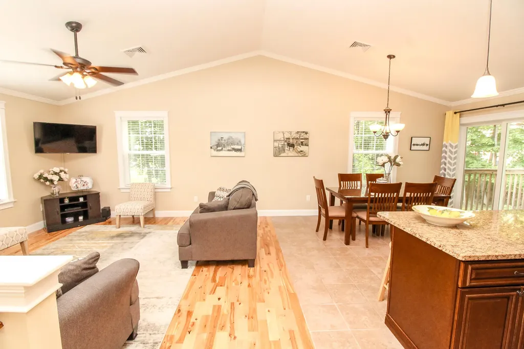 9 Sunrise Lane Hampden ME 04444