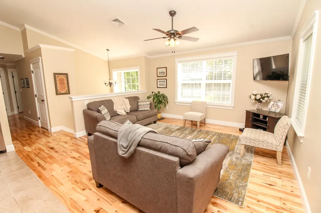 9 Sunrise Lane Hampden ME 04444