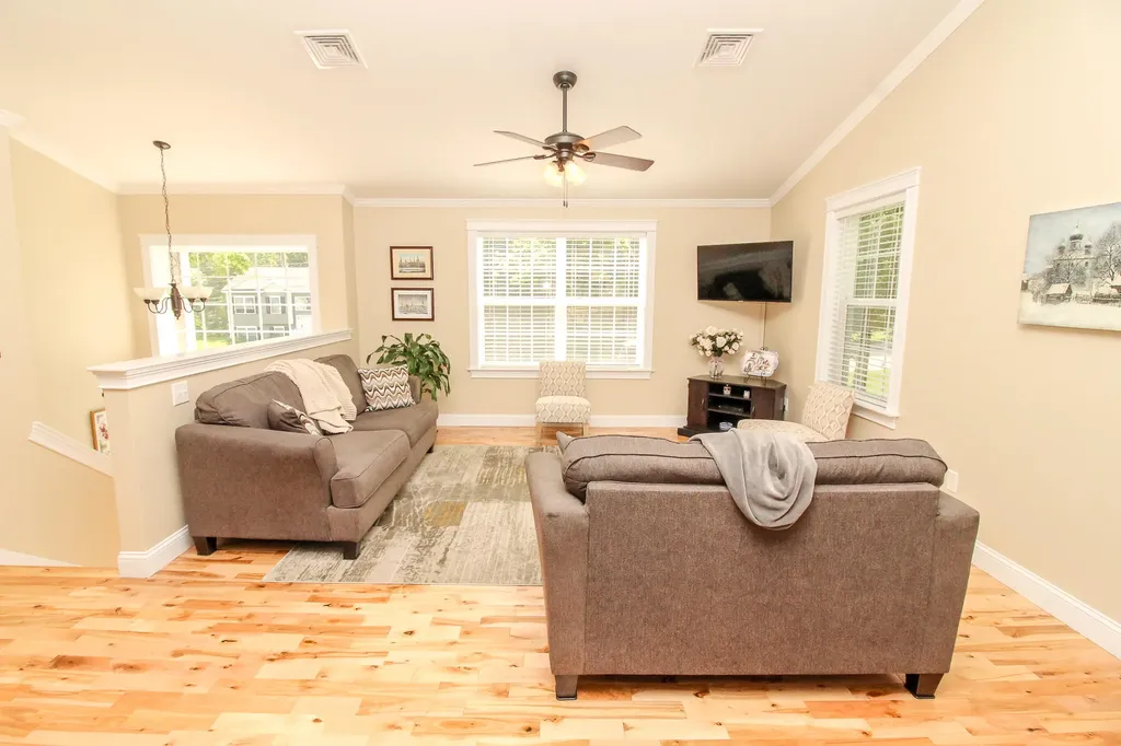 9 Sunrise Lane Hampden ME 04444