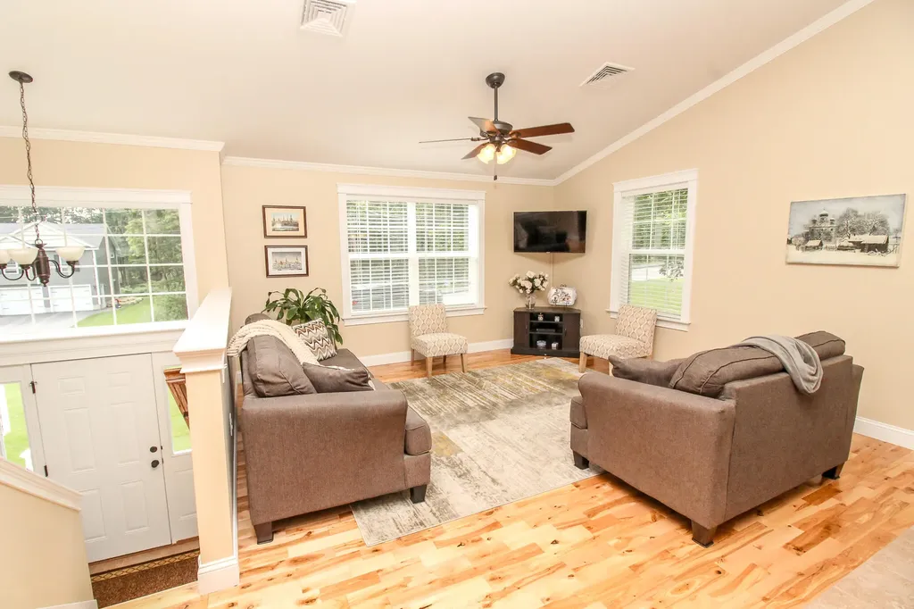 9 Sunrise Lane Hampden ME 04444